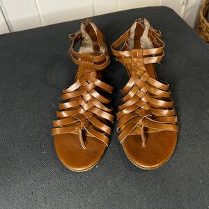 6.5 Sandals with a small heel